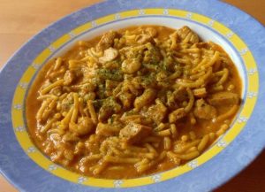 fideos con atún y gambas