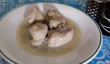 pollo en salsa de cebolla