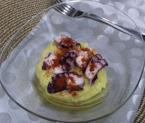 pulpo a la gallega con puré de patatas