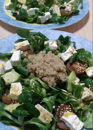 ensalada de quinoa y queso feta