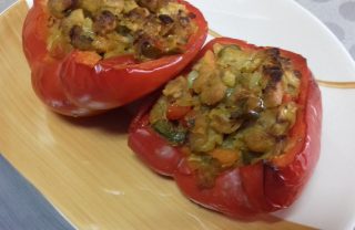 pimientos rellenos de soja texturizada y verduras