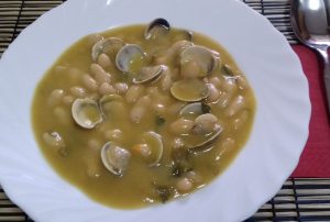 judías blancas con almejas