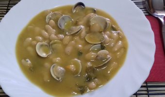 judías blancas con almejas
