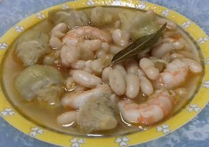 alubias con alcachofas y gambas, receta con conservas