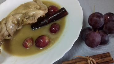 pollo con uvas y nueces