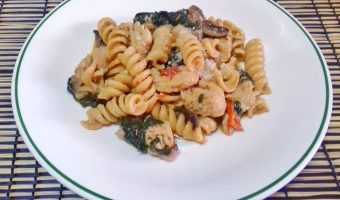 Macarrones con pavo y espinacas
