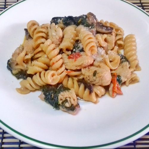 Macarrones con pavo y espinacas