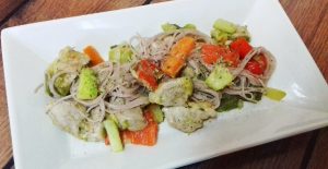 Solomillo con verduras y noodles