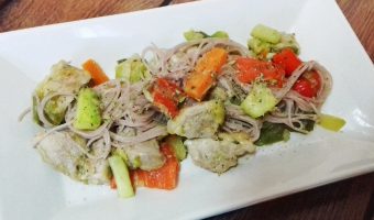 Solomillo con verduras y noodles