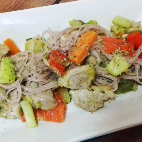 Solomillo con verduras y noodles