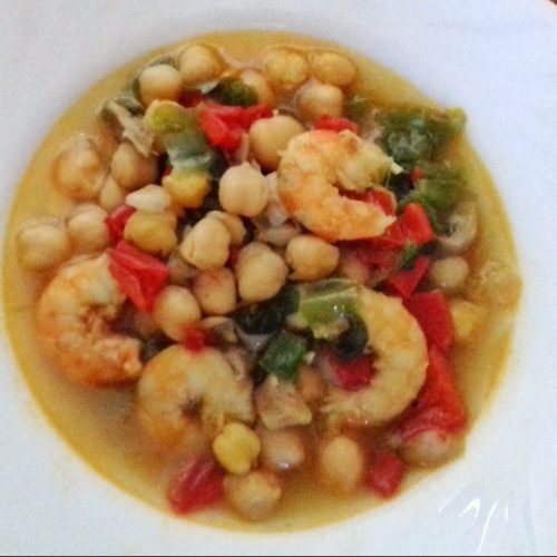 Garbanzos con pimientos y langostinos
