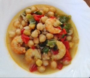 Garbanzos con pimientos y langostinos