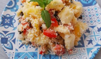 Cuscús con mango y manzana