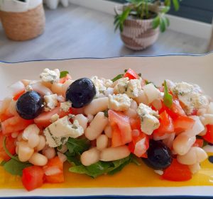 Ensalada de alubias con queso azul