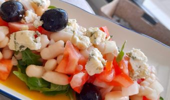 Ensalada de alubias con queso azul