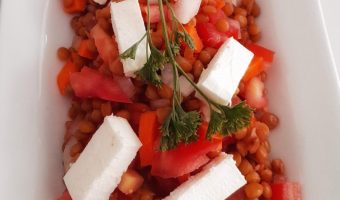 Ensalada de lentejas con queso feta