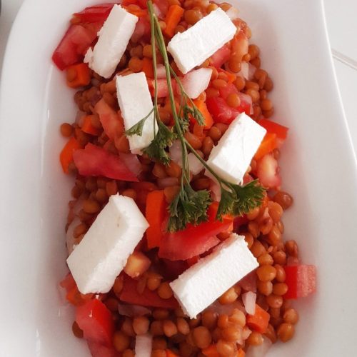 Ensalada de lentejas con queso feta