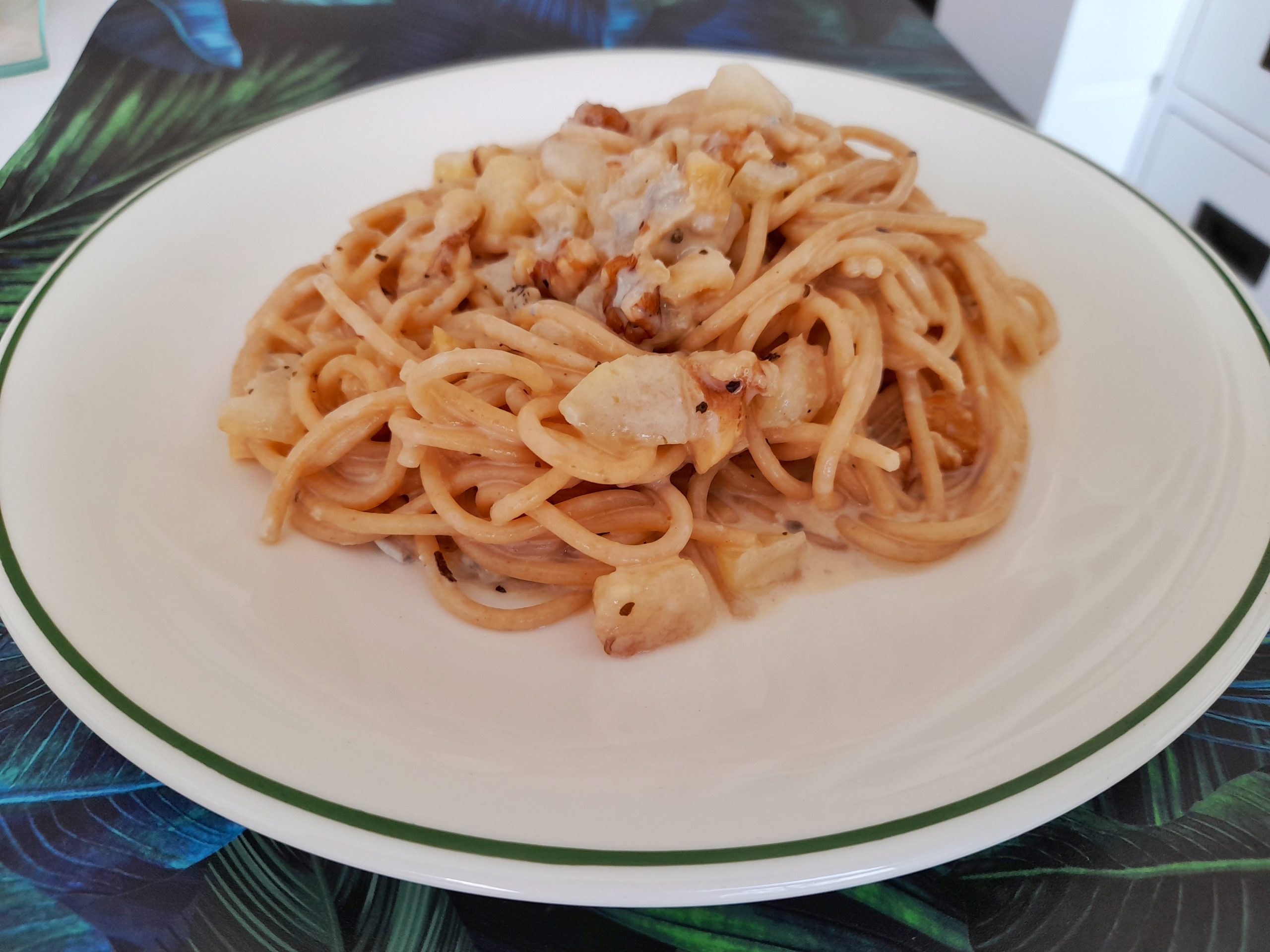 espaguettis con gorgonzola y pera