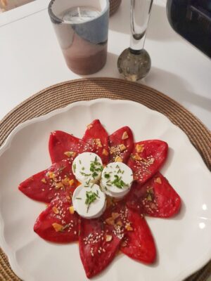 Queso de cabra con pimientos confitados