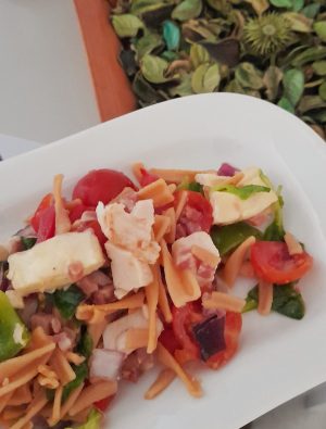 Ensalada de pasta de garbanzos