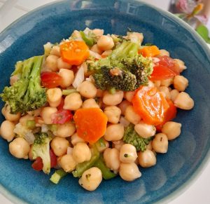 Ensalada de garbanzos con brócoli