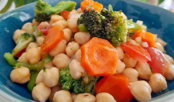 Ensalada de garbanzos con brócoli
