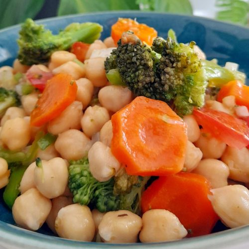 Ensalada de garbanzos con brócoli