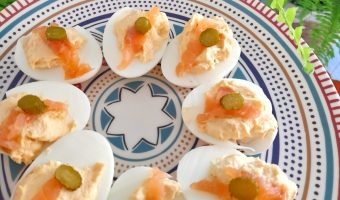 Huevos rellenos de salmón ahumado