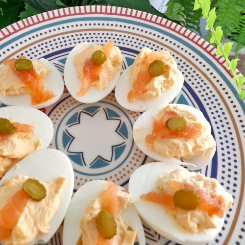 Huevos rellenos de salmón ahumado