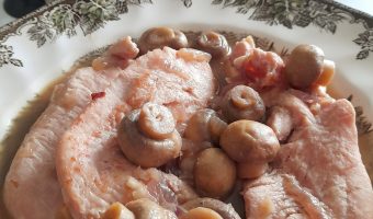 Filetes de pavo con champiñones