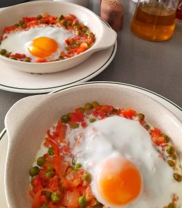 Los clásicos huevos al plato