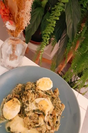 Huevos a la crema con espinacas