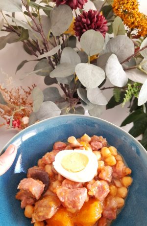 Potaje de garbanzos con cerdo y setas