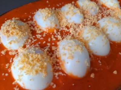 huevos rellenos de salmorejo